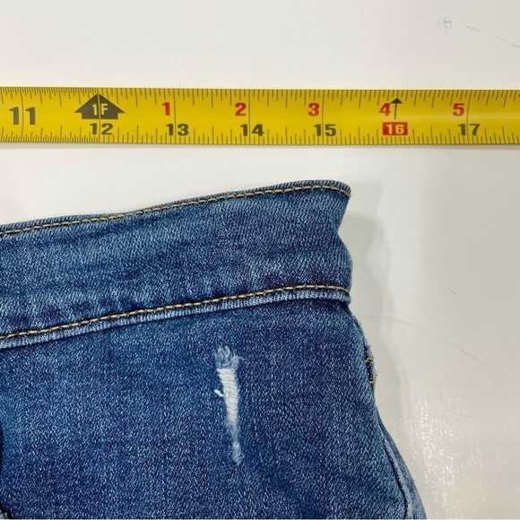 Levi’s High Rise Women’s Distressed Denim Shorts Size 30 (12) - Picture 5 of 16